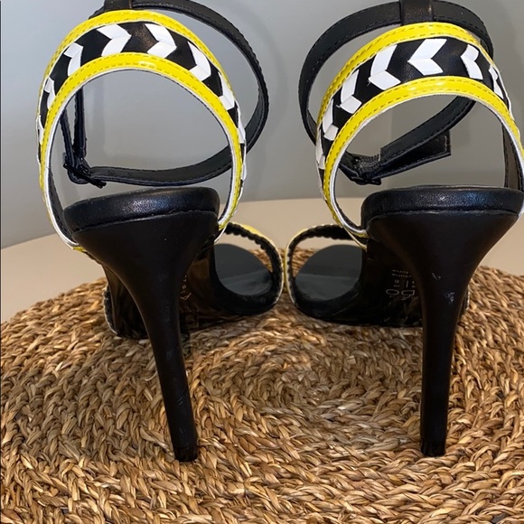 Chevron patterned vegan leather stilettos by Aldo - Picture 3 of 6